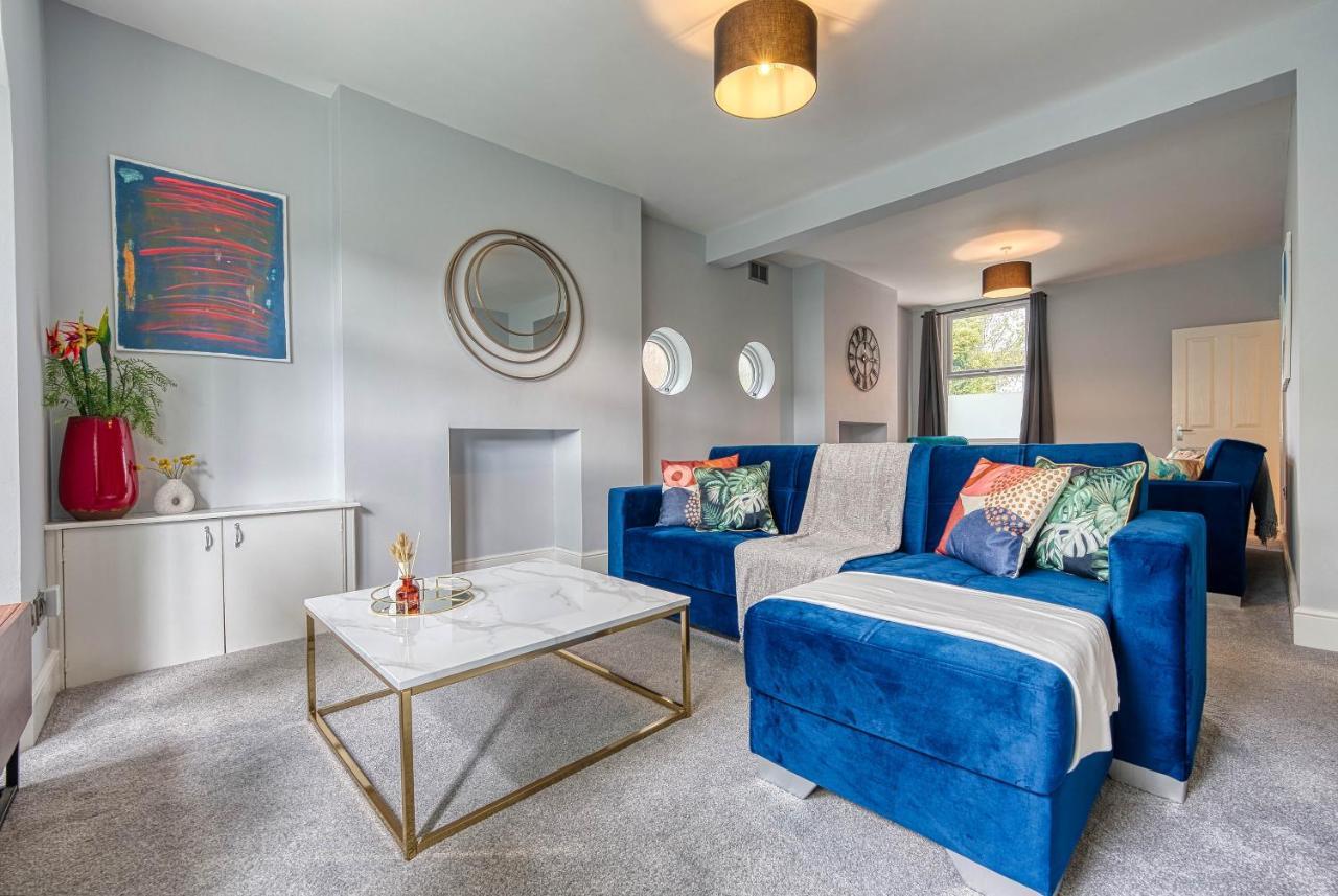 Spacious Nottingham Abode - Sleeps 16 Buitenkant foto