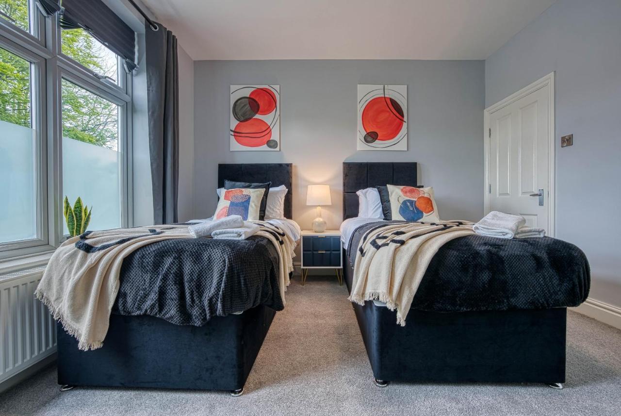 Spacious Nottingham Abode - Sleeps 16 Buitenkant foto